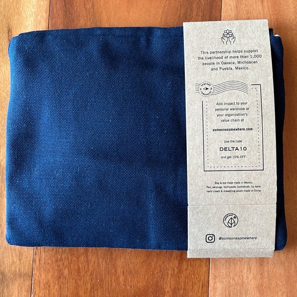 Someone Somewhere Toiletry/Cosmetic Bag from
Delta Airlines - Picture 3 of 5